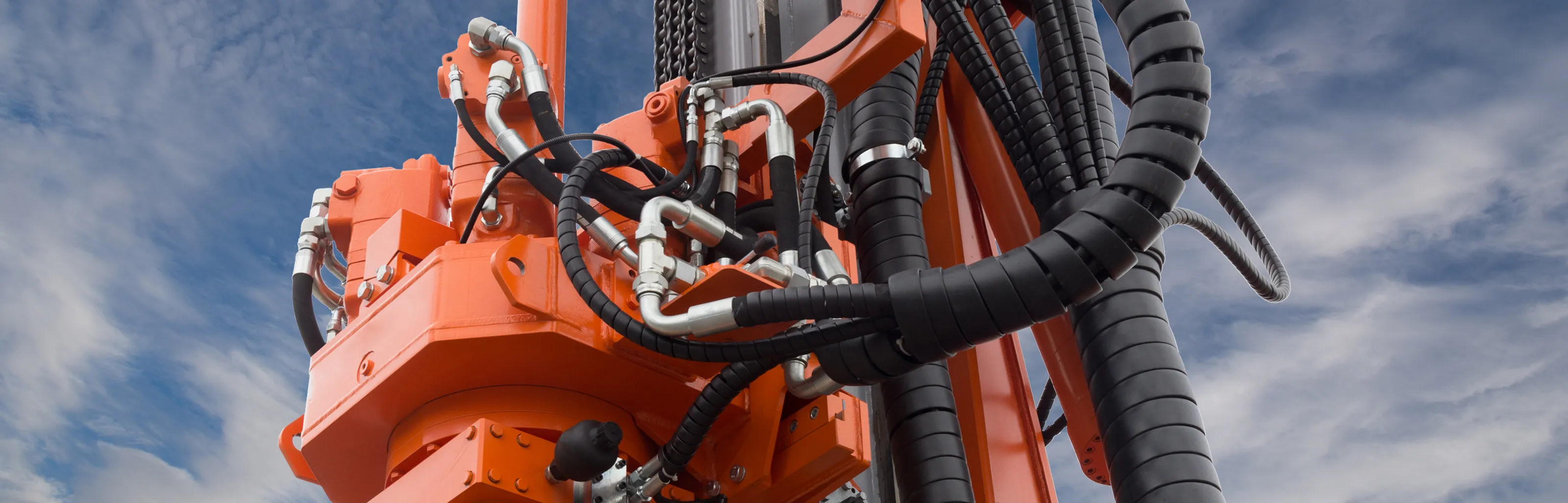 Husky approva l'olio idraulico Maker Hydraulic SC 46 di Repsol Lubricantes
